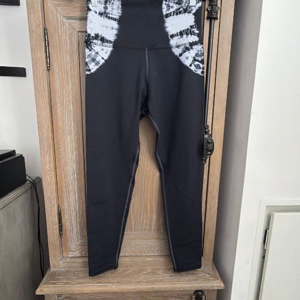 Electric & Rose high rise leggings size medium